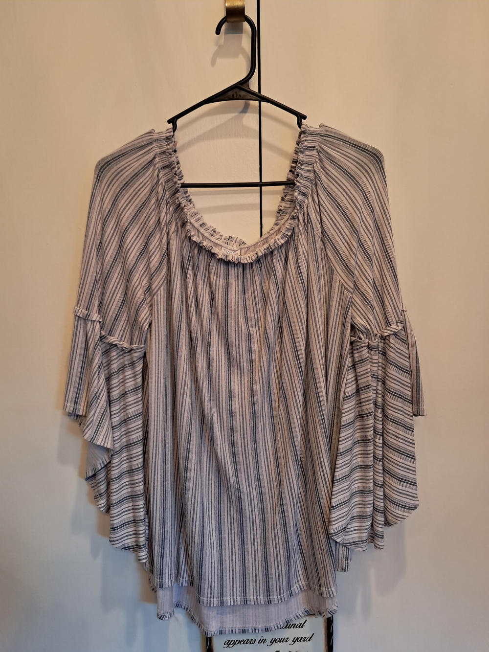 Striped Ruffled Scoop-Neck Women's Top - Blue & White